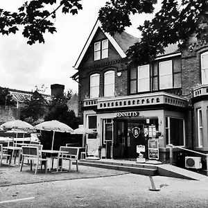 Bennetts 3*, Long Eaton United Kingdom
